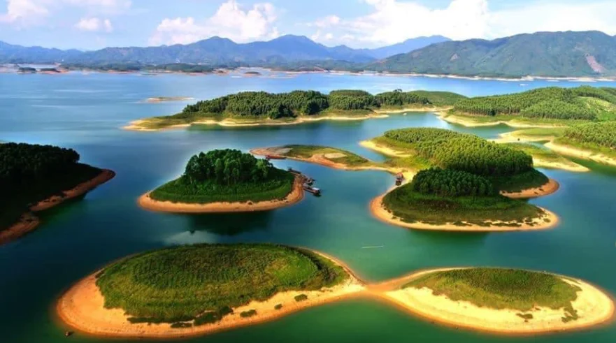 Hồ thác bà - điểm du lịch Yên Bái đi liền với lịch sử