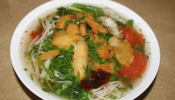 Tour Du Lịch Quảng Bình 1 Ngày - Carnival Group Bún chả cá Quảng Bình